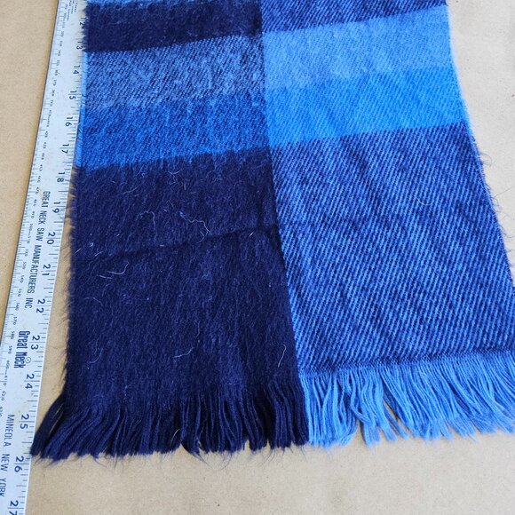 Driving gloves and muffler - Picture 4 of 6